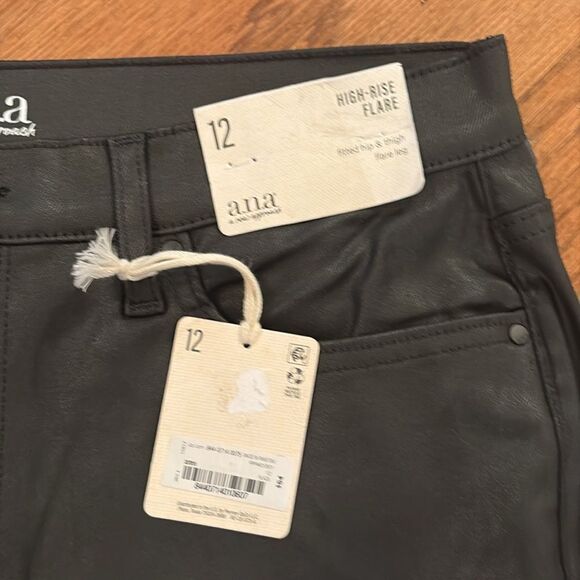 NWT a.n.a High Rise Flare - fitted hip & thigh flare leg size 12 - denim - Picture 3 of 11